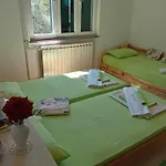 Apartment Julia - Near The Martinšćica