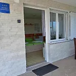 Apartment Julia - Near The Martinšćica