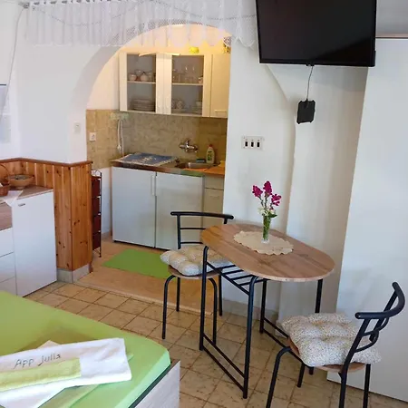 Apartament Julia - Near The