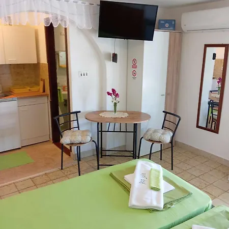Apartament Julia - Near The *